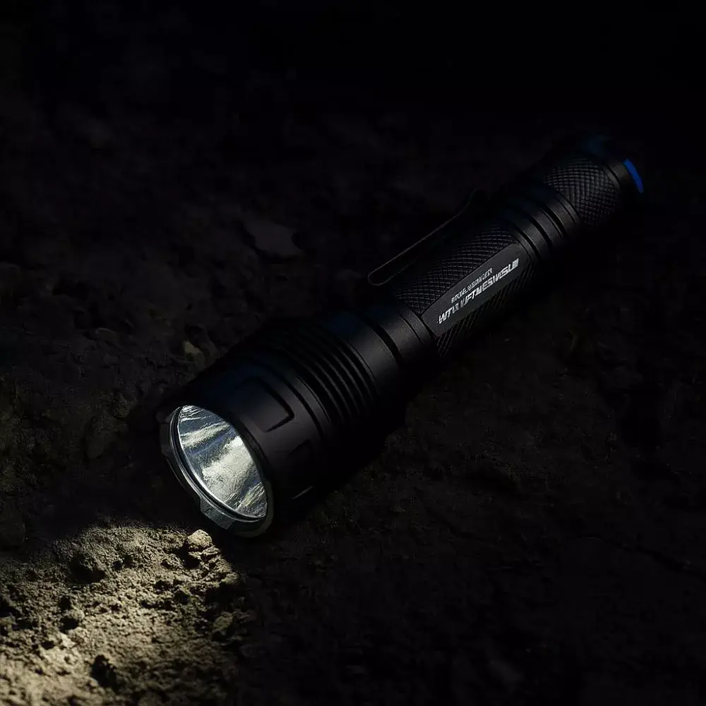 Lampe tactique rechargeable M37 MAX 5000 Lumens - Niteye Lampe tactique rechargeable M37 MAX 5000 Lumens - Niteye