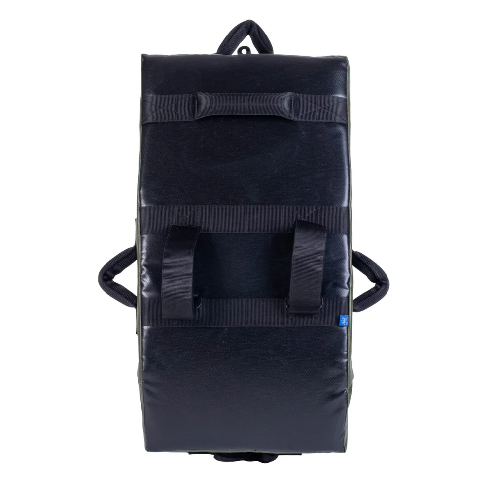 Bouclier incurvé à prises multiples