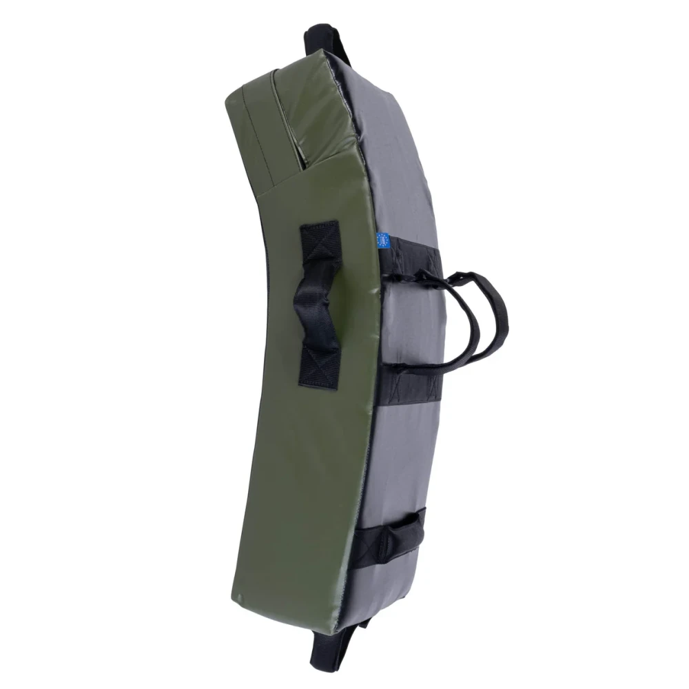 Bouclier incurvé à prises multiples