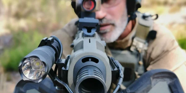 les accessoires pour armes : holsters, étuis, plaques de cuisse